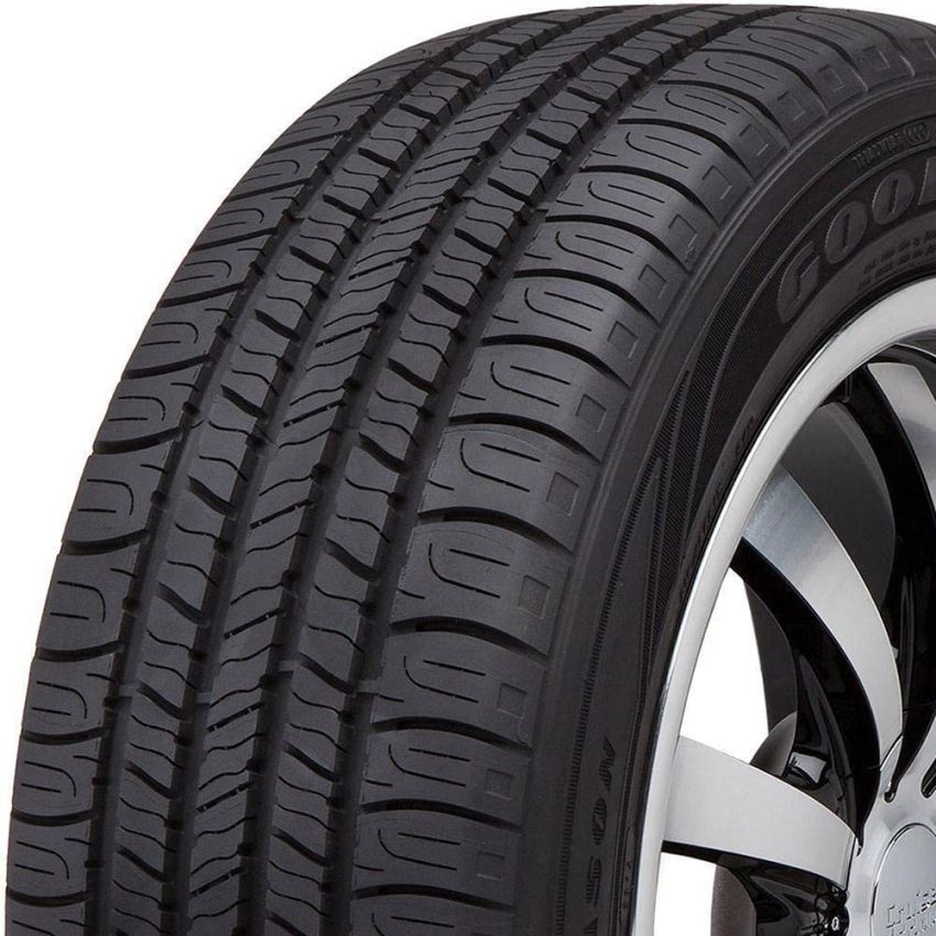 Goodyear  407599374 235/55R17 Assurance All-Season