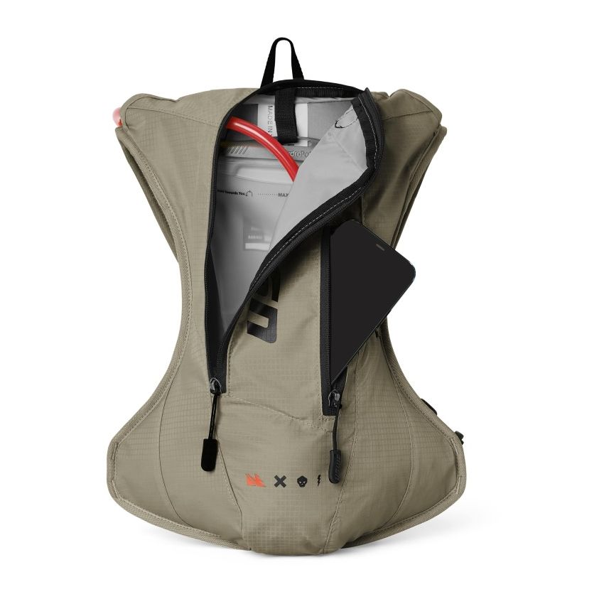 USWE 204077021 Outlander Moto Hydration Pack 4L - Sand