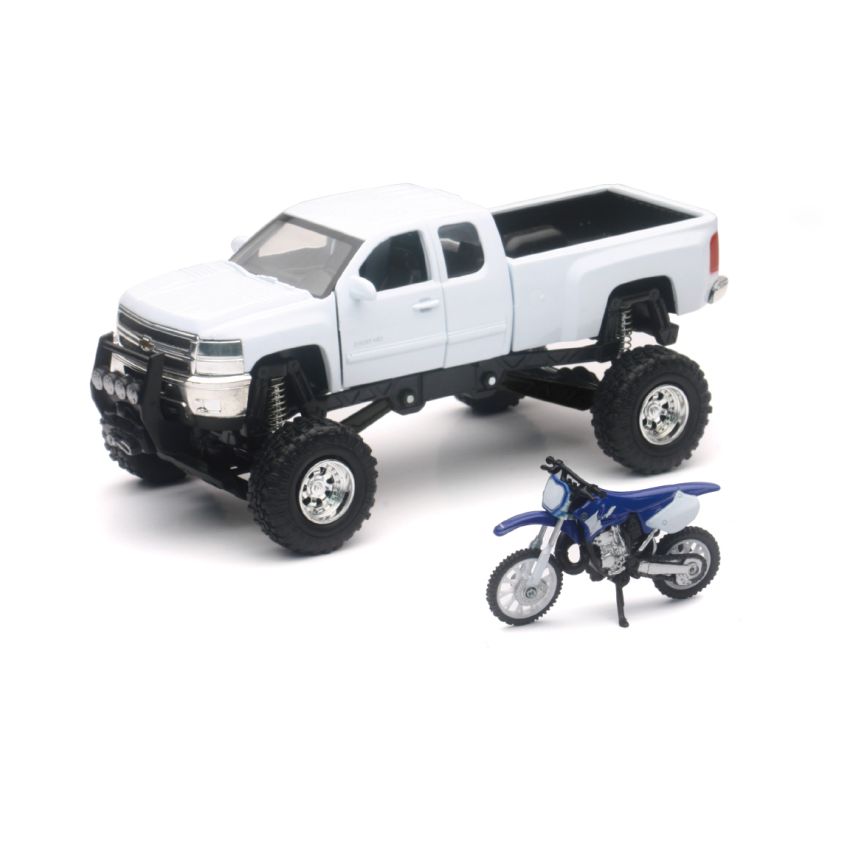 New Ray Toys SS-54416 Chevrolet Silverado with Yamaha Dirt Bike/ Scale - 1:32