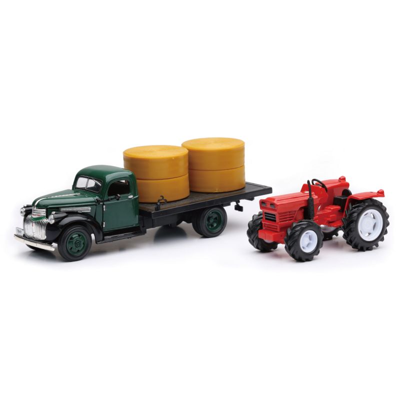 New Ray Toys SS-54296A 1941 Chevrolet Flatbed with Farm Tractor/ Scale - 1:32