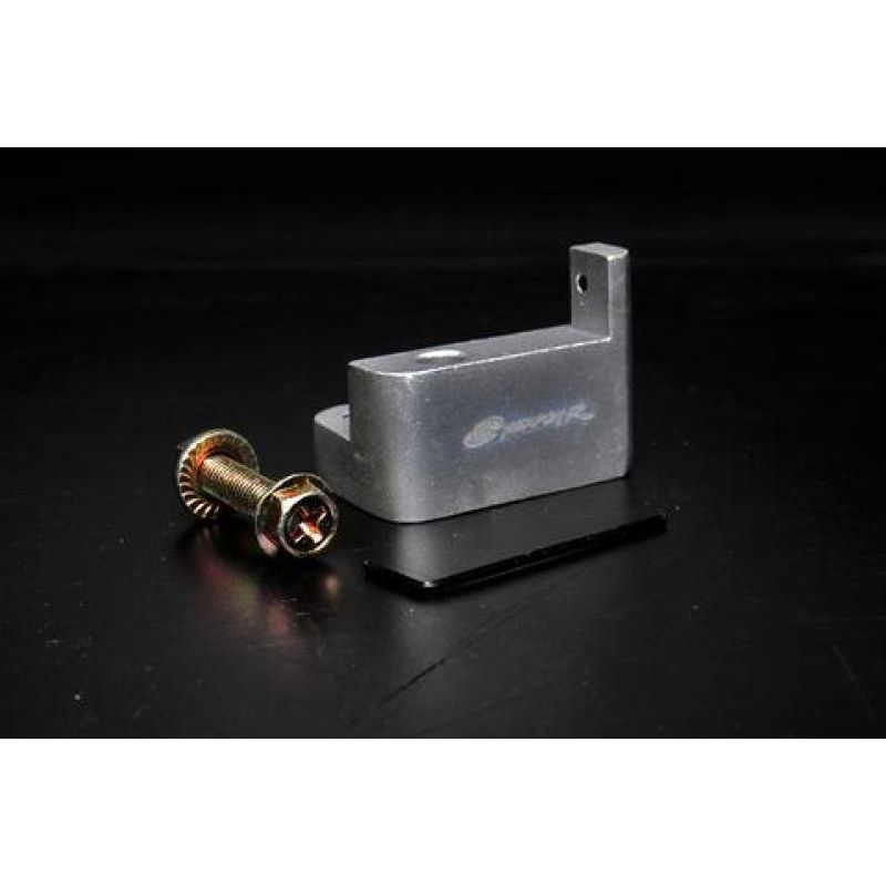 Weapon R 94-97 Honda Accord / 97 Acura CL Silver Short Shift Adapter