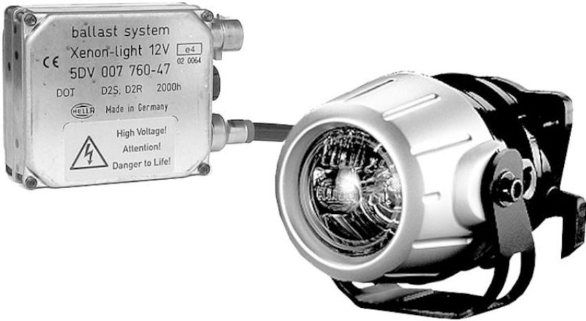 Hella 008390821 Micro DE Premium Xenon Driving Lamp Kit