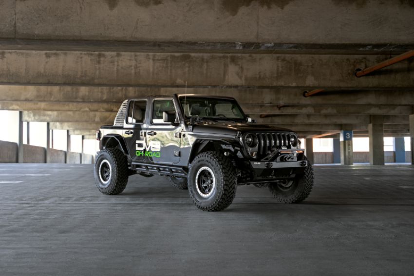 DV8 Offroad FBJL-06 07-23 Jeep Wrangler/Gladiator JT/JK/JL FS-25 Stubby Front Bumper w/Plated Bull Bar