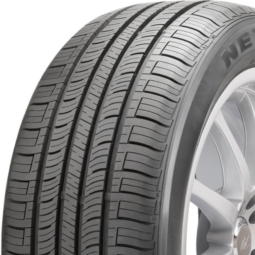 NEXEN Npriz AH5 235/55R17 All-Season