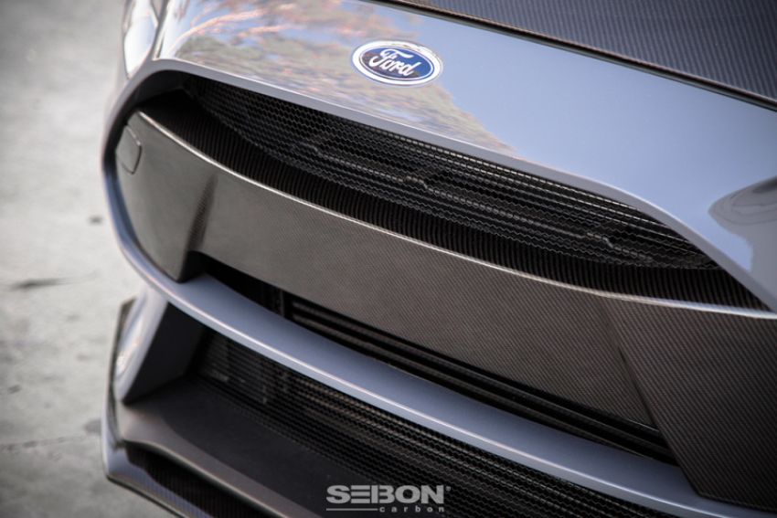Seibon FBG16FDFO 16+ Ford Focus RS Carbon Fiber Front Bumper Garnish