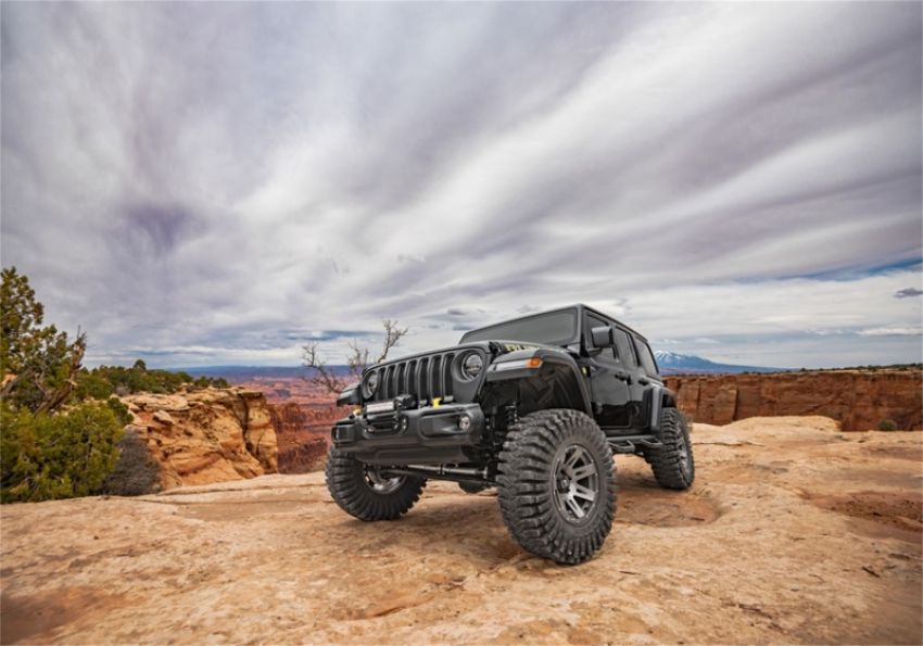 Superlift K184FX 18-22 Jeep Wrangler JLU (NO Mojave) 4WD 4in Dual Rate Coil Lift Kit w/Fox 2.0 Res Shocks