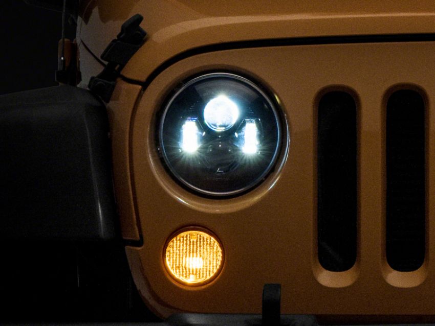 Raxiom J154695 07-18 Jeep Wrangler JK 7-In LED Headlights- Blk Housing (Clear Lens)