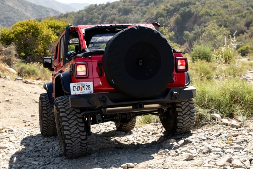 Rampage 773575 2018-2019 Jeep Wrangler(JL) Sport 2-Door Tire Cover w/Camera Slot 37in - Black