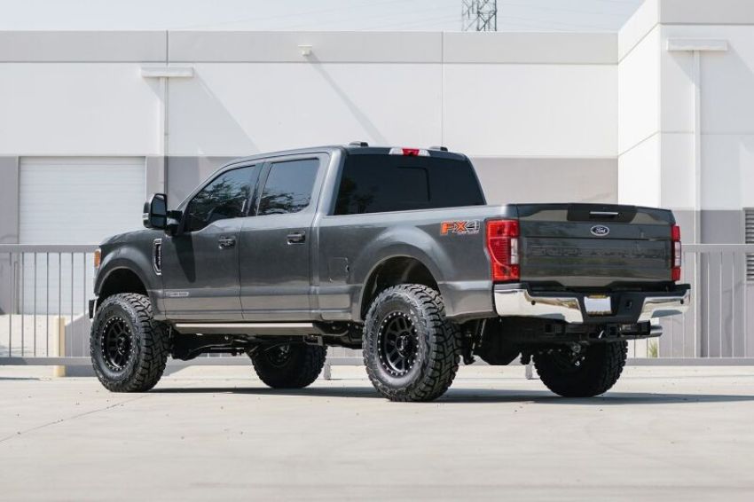 Cognito 220-P1135 20-24 Ford F-250/350 SD 4WD 3in Performance Lift Kit w/ Fox PS 2.0 IFP Shocks