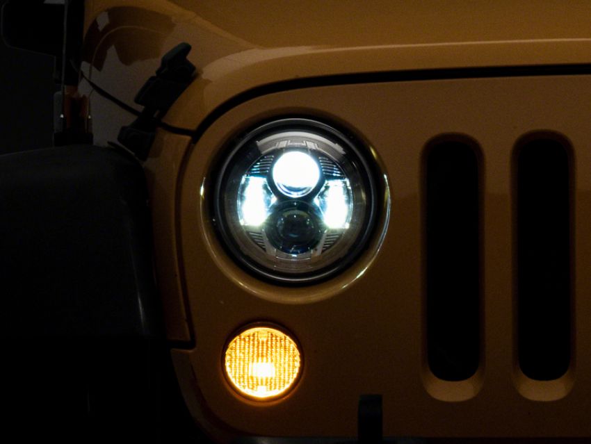 Raxiom J154697 07-18 Jeep Wrangler JK 7-In LED Headlights- Chrome Housing (Clear Lens)