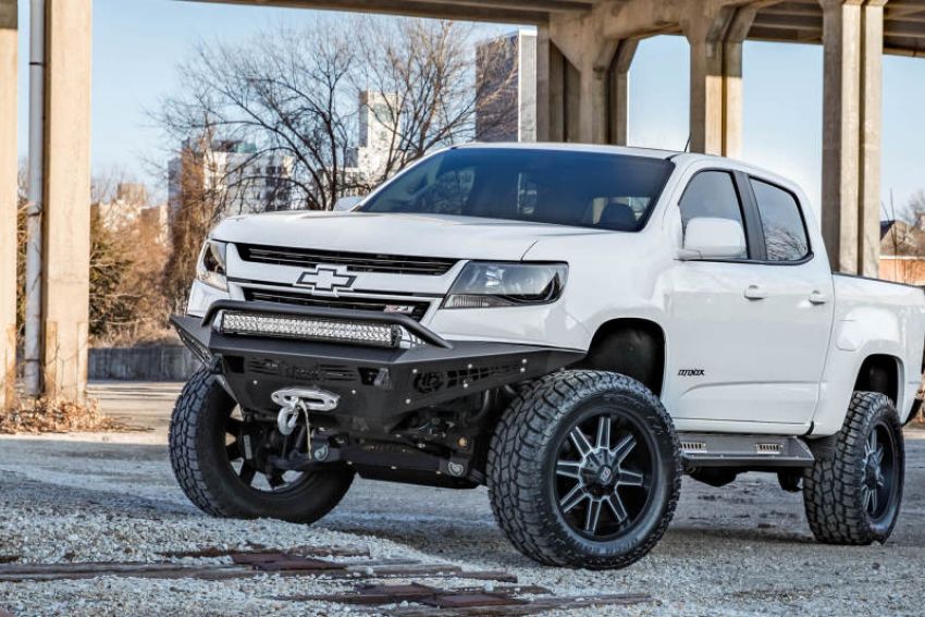 Addictive Desert Designs F357382720103 15-18 Chevy Colorado HoneyBadger Front Bumper w/ Winch Mount