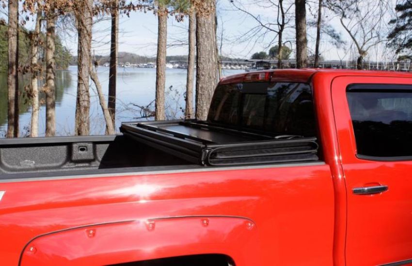 LUND 969364 15-18 Ford F-150 Styleside (5.5ft. Bed) Hard Fold Tonneau Cover - Black