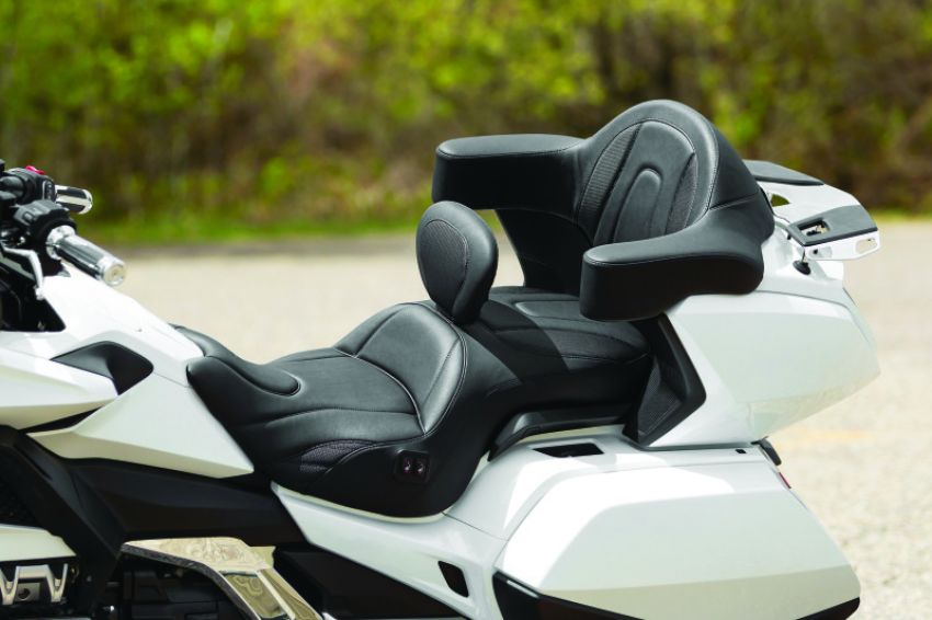 Mustang Motorcycle 79920 1 Piece Touring with Driver Backrest Original