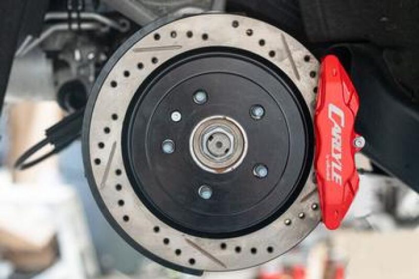 BMR Suspension DBK573 BMR 14-19 Chevrolet Corvette Brake Kit For 15in Conversion Drilled And Slotted Rotors/Red Calipers