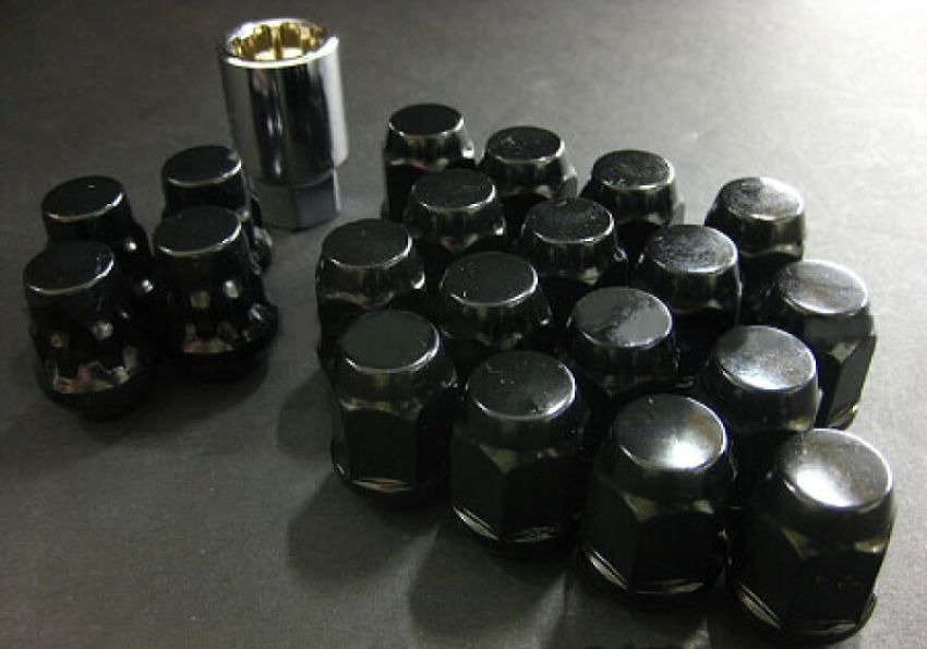 Project Kics W653B19 16 LUGS + 4 LOCKS Black Bullock And Nut Set - 12X1.25
