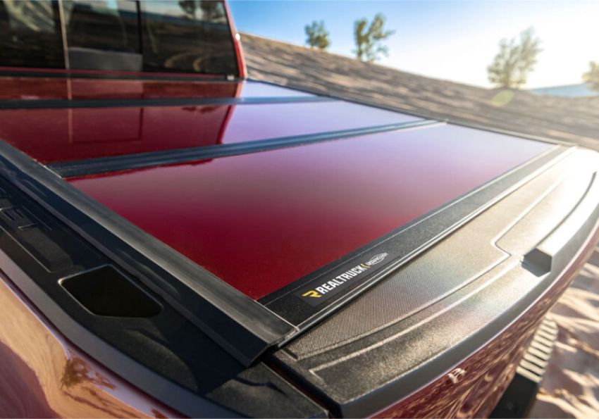 Undercover AR22021L-RR 17-20 Ford Super Duty 80.4in Fusion Bed Cover - Ruby Red