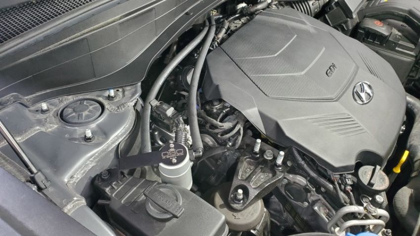 J&L 20-22 Hyundai Palisade / Kia Telluride 3.8L Oil Separator 3.0 Passenger Side - Clear Anodized