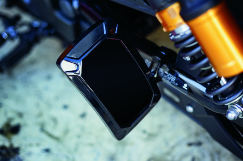 Kuryakyn 3191 Nova Curved Vertical Mount Side License Plate Holder Gloss Black