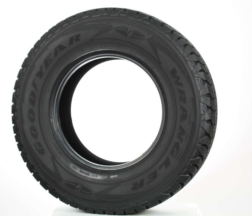 GOODYEAR Wrangler Silentarmor 215/85R16 All-Season
