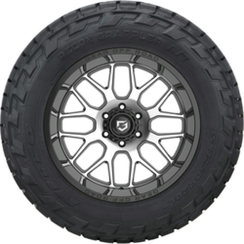 NITTO Recon Grappler A/T R18