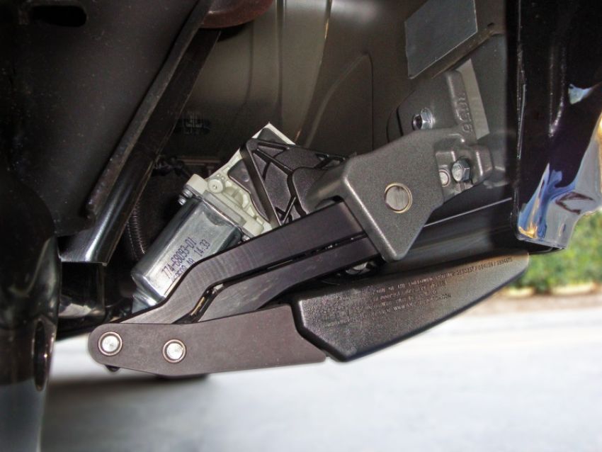 AMP Research 76138-01A 2013-2015 Dodge Ram 1500/2500/3500 All Cabs PowerStep Plug N Play - Black
