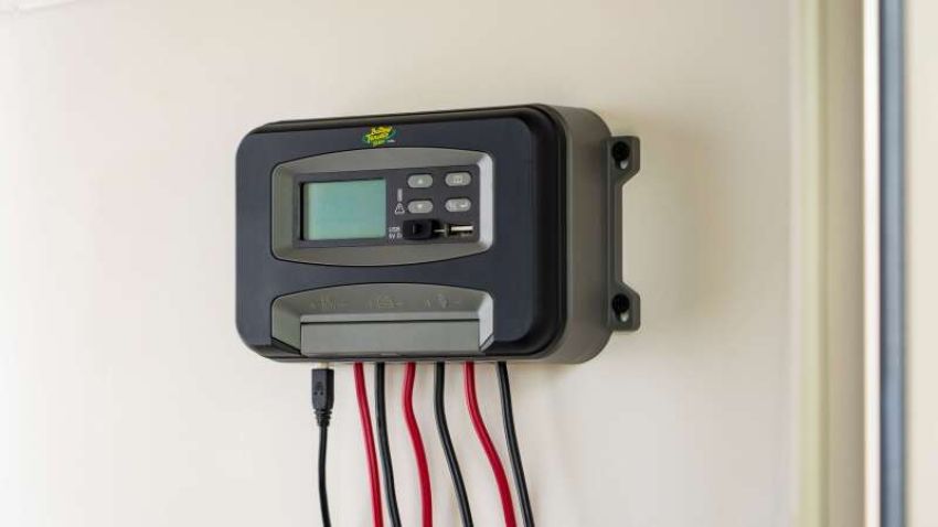 Battery Tender 021-1178 30A PWM Indoor Solar Controller System