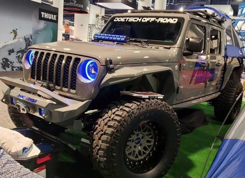 Oracle Lighting 5839-335 Oculus ColorSHIFT Bi-LED Projector Headlights -Jeep Wrangler JL / Gladiator JT