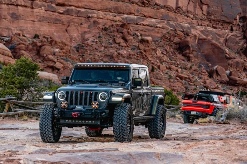 Oracle Lighting 5917-023 Integrated Windshield Roof LED Light Bar System for Wrangler JL / Gladiator JT