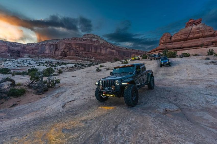 Oracle Lighting 5917-023 Integrated Windshield Roof LED Light Bar System for Wrangler JL / Gladiator JT