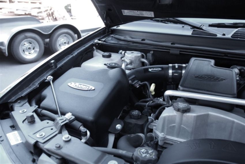 Volant 15742 Volant air intake systems utilize a high-velocity venturi filter adapter which provides a smooth transition through the MAF sensor into the intake tube for a much needed airflow improvement over the factory rubber tubing and resonator box.