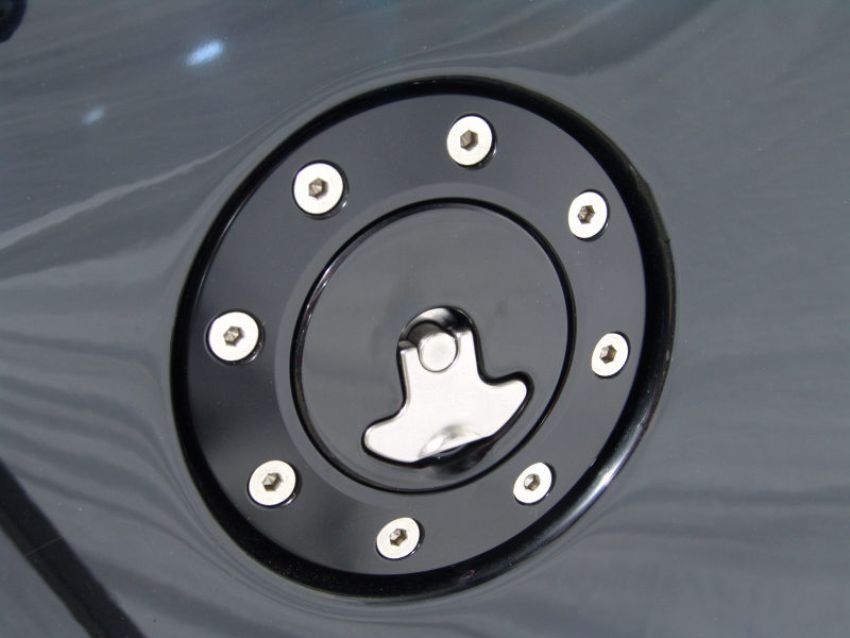 Ridetech 81000036 Billet aluminum gas cap, universal fit, locking, anodized Black.