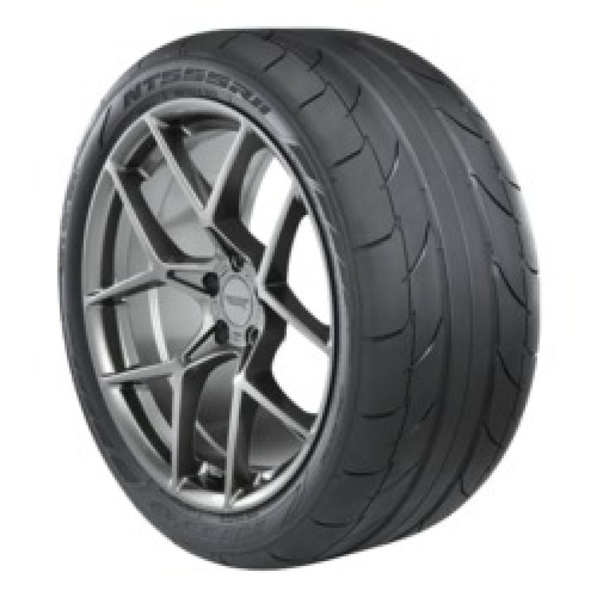 NITTO NT555RII 305/40R18 Competition
