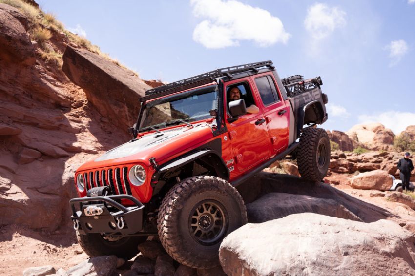 DV8 Offroad FBJL-04 07-22 Jeep Wrangler JK/JL Pocket Front Bumper