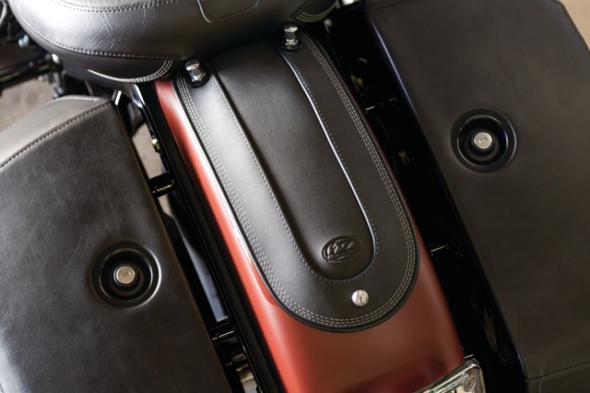 Mustang Motorcycle 78166 Mustang 18-21 Harley Softail Heritage, Deluxe Fender Bib Triple Stitch - Black