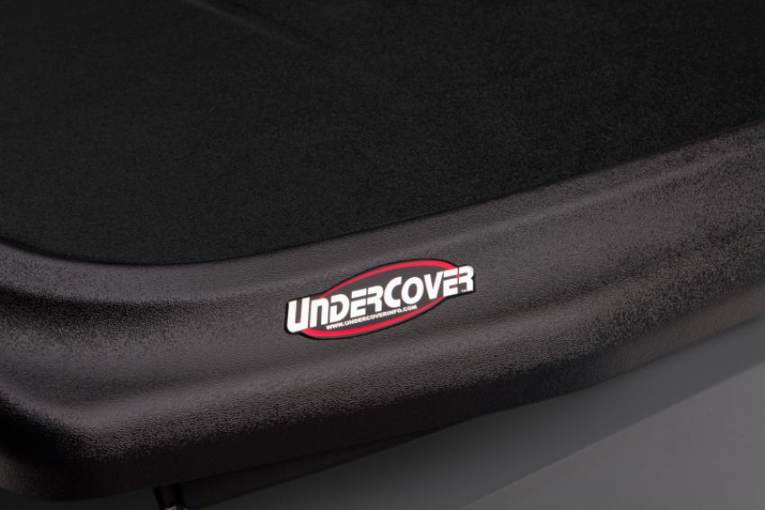 Undercover UC1126 14-18 Chevy Silverado 1500 (19 Legacy) 6.5ft SE Bed Cover - Black Textured