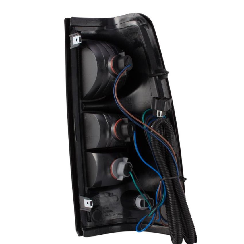 Eagle EyesGM277-B100R Tail Light Assembly