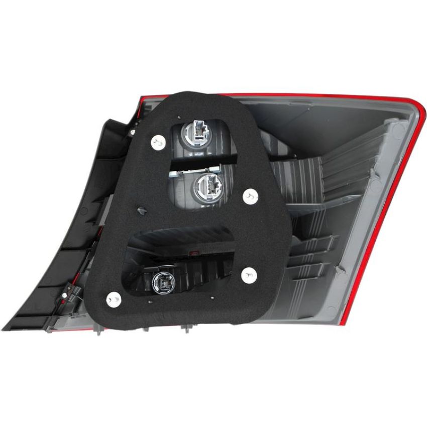 Eagle EyesHD689-B000L Tail Light Assembly