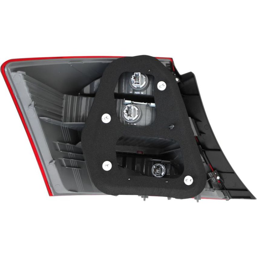 Eagle EyesHD689-B000LR Tail Light Assembly
