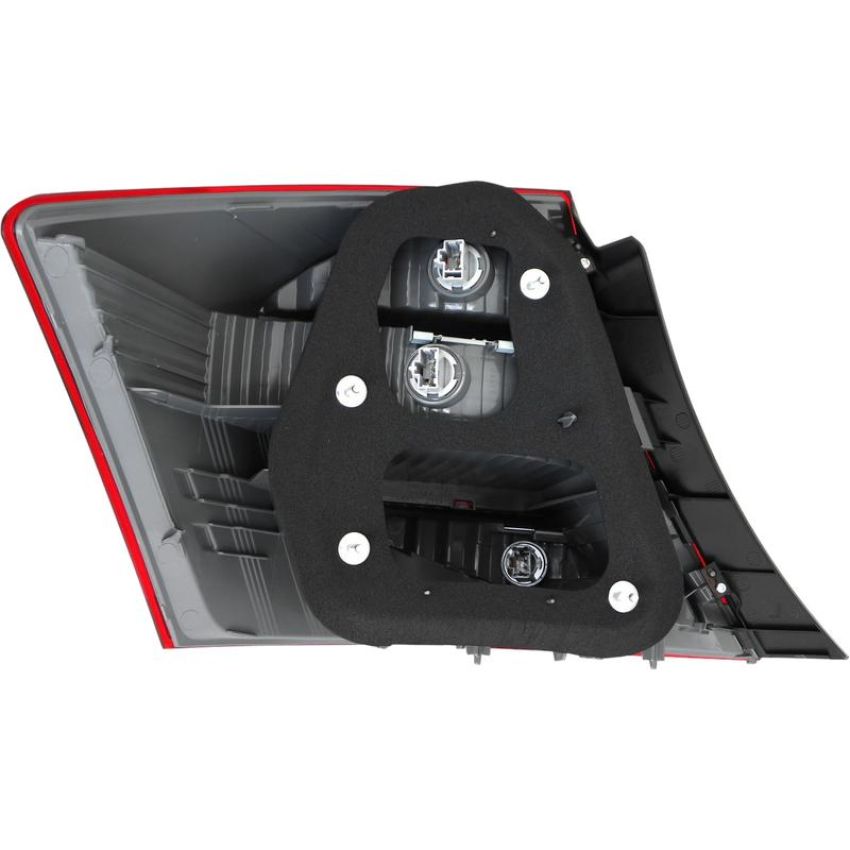 Eagle EyesHD689-B000R Tail Light Assembly