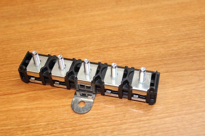 Mopar 68202610AA FUSE ARRAY, Z Case