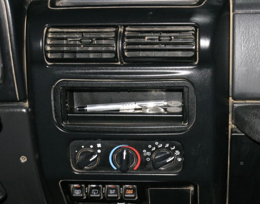 Tuffy Products 150-01 Tuffy Stereo Dash Cutout Tray Black