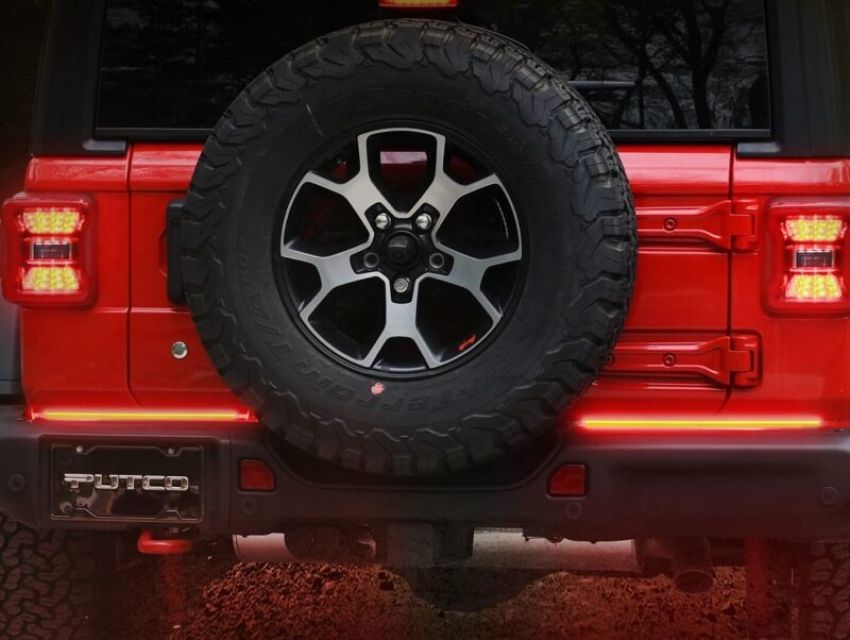 Putco 92010-18 2019+ Ram 1500/Jeep Wrangler JK/JL 18in Red Split Blade LED Tailgate Light Bar (Pair)