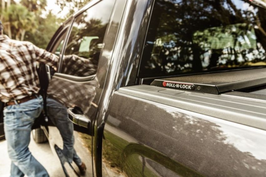 Roll-N-Lock BT447A 09-17 Dodge Ram 1500 XSB 67in A-Series Retractable Tonneau Cover