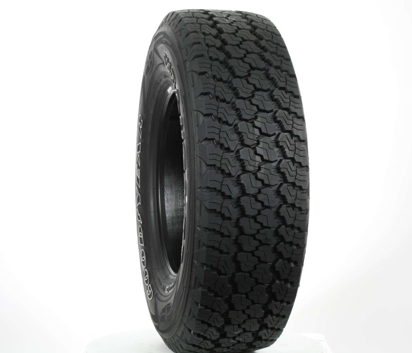 GOODYEAR Wrangler Silentarmor 215/85R16 All-Season