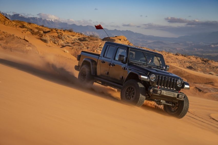 FOX 883-26-074 20-Up Jeep Gladiator 2.5 Performance Series Smooth Body Piggyback DSC Rear Shock 2-3in. Lift