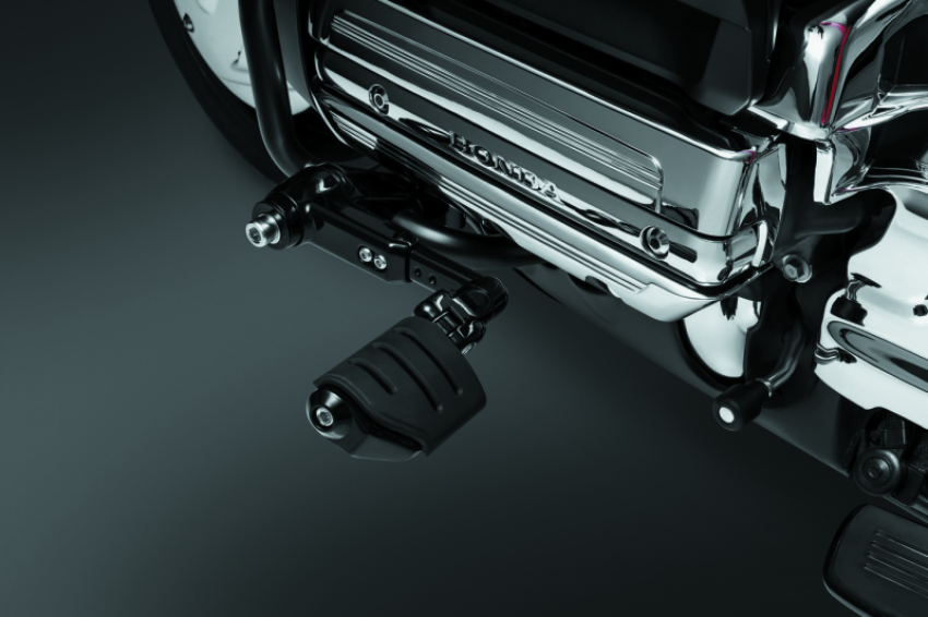 Kuryakyn 3990 Ergo III Adjustable Mount With Trident Dually ISO Pegs Gloss Black