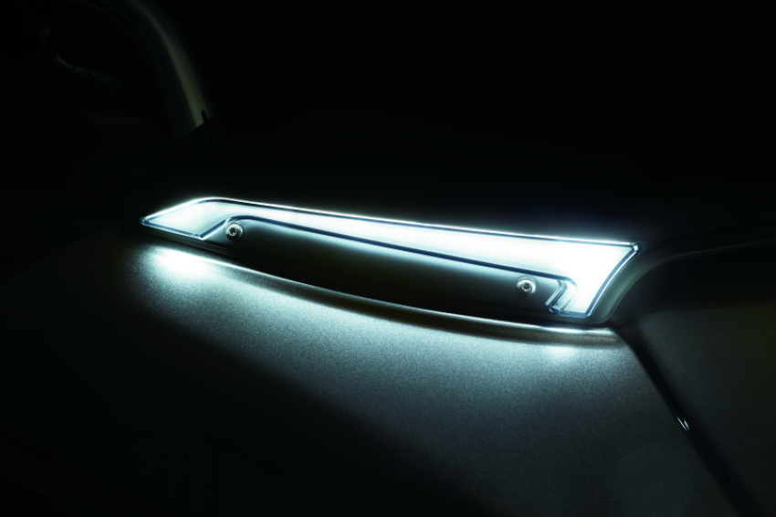 Kuryakyn 2946 Tracer Windshield Trim Lights Black