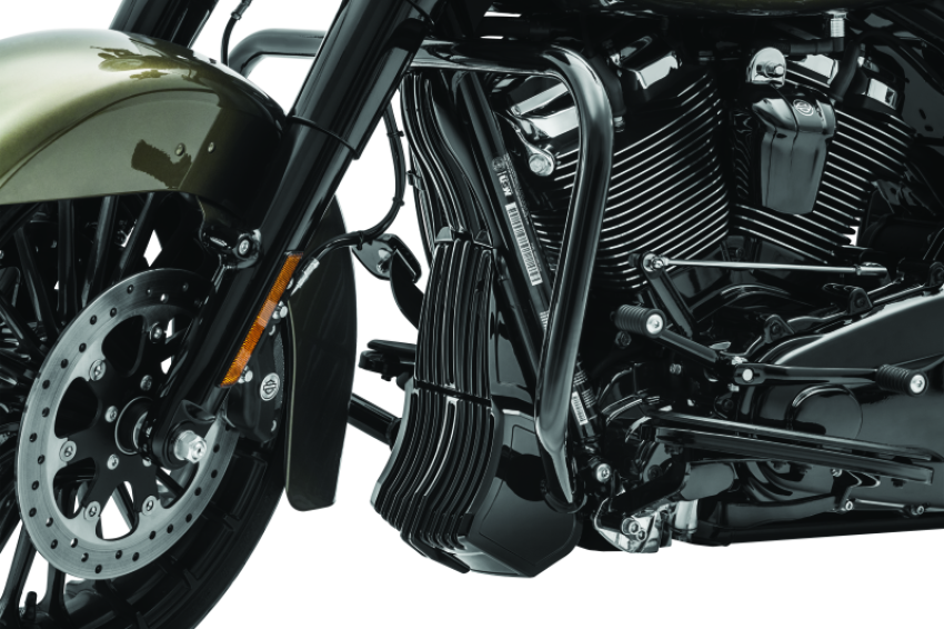 Kuryakyn 6418 Oil Cooler Cover Milwaukee-8 Black