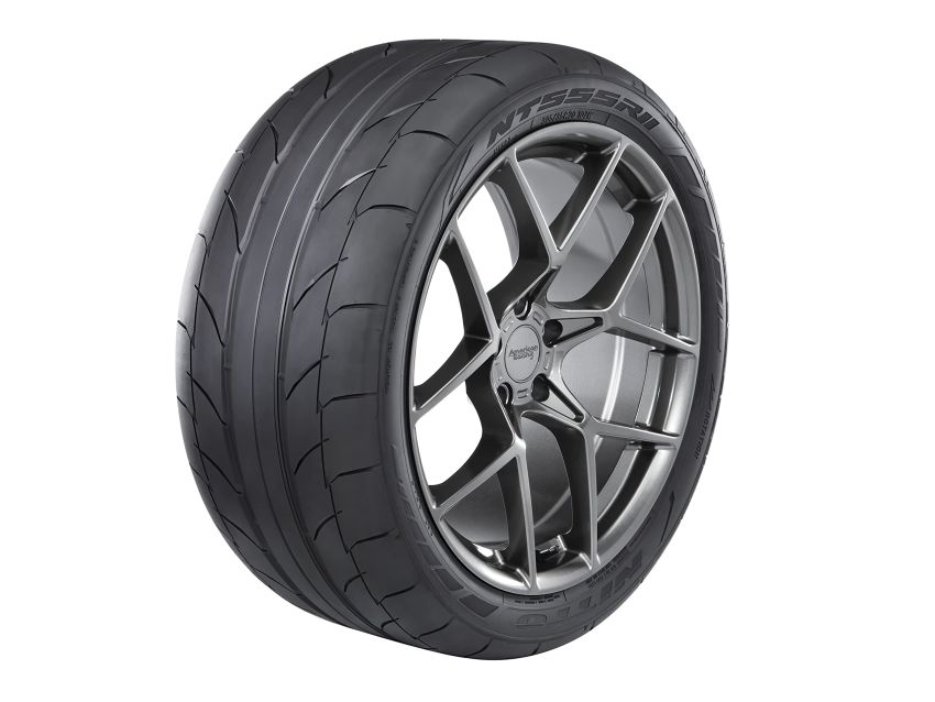 NITTO NT555RII 305/35R19 Competition