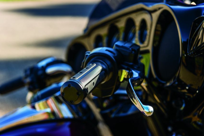 Kuryakyn 6123 Heavy Industry Grips Throttle-By-Wire Black